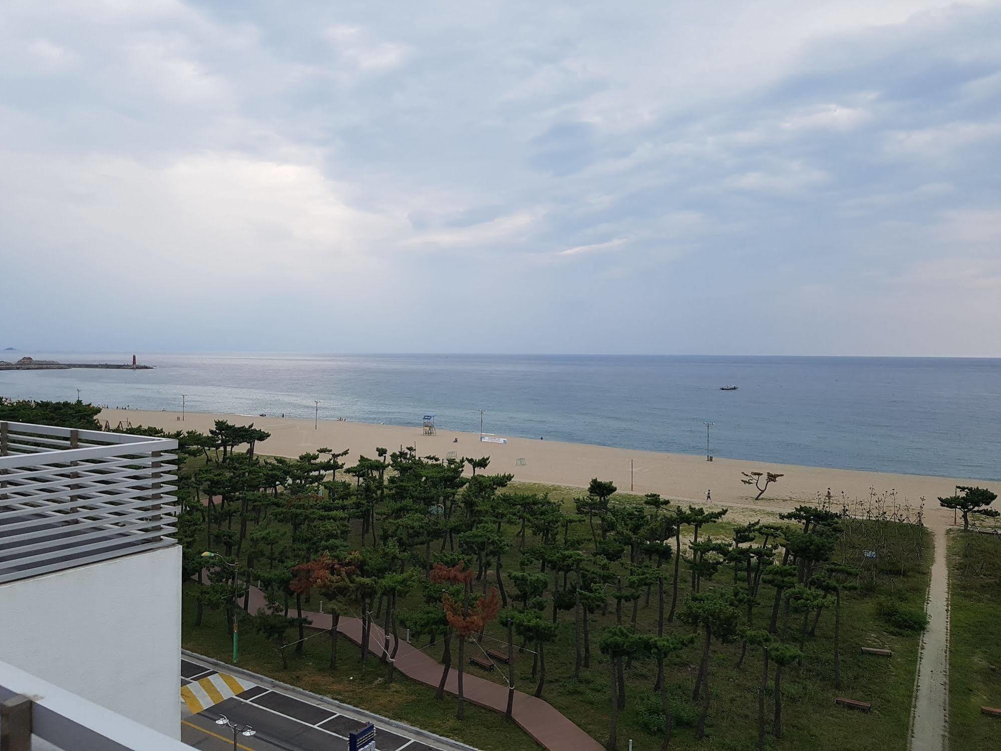 Pine Beach Yangyang Exterior photo
